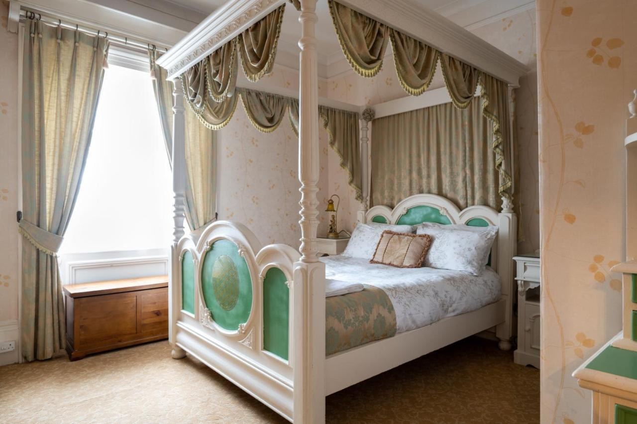 Enchanted Manor Pensión 5*