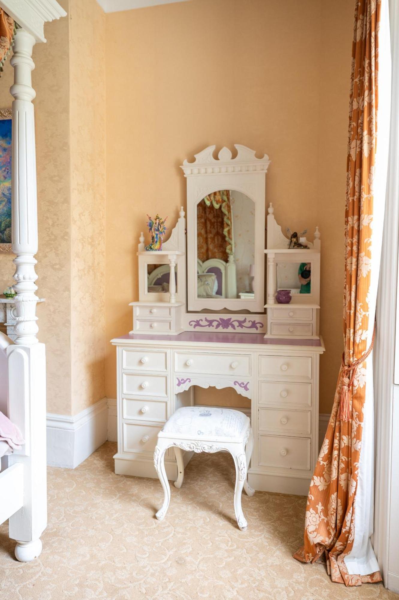 Enchanted Manor 5*