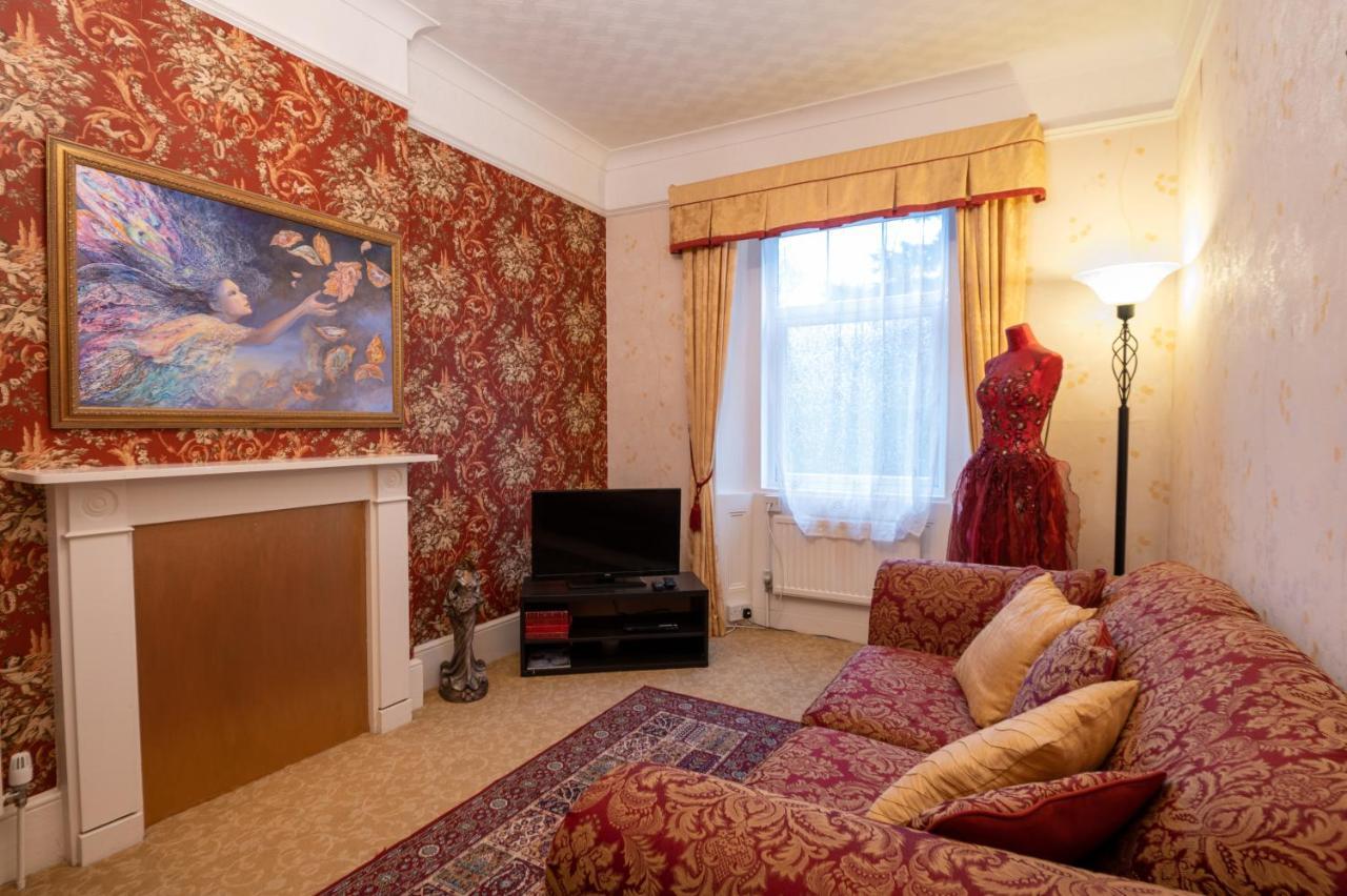 Enchanted Manor Niton
