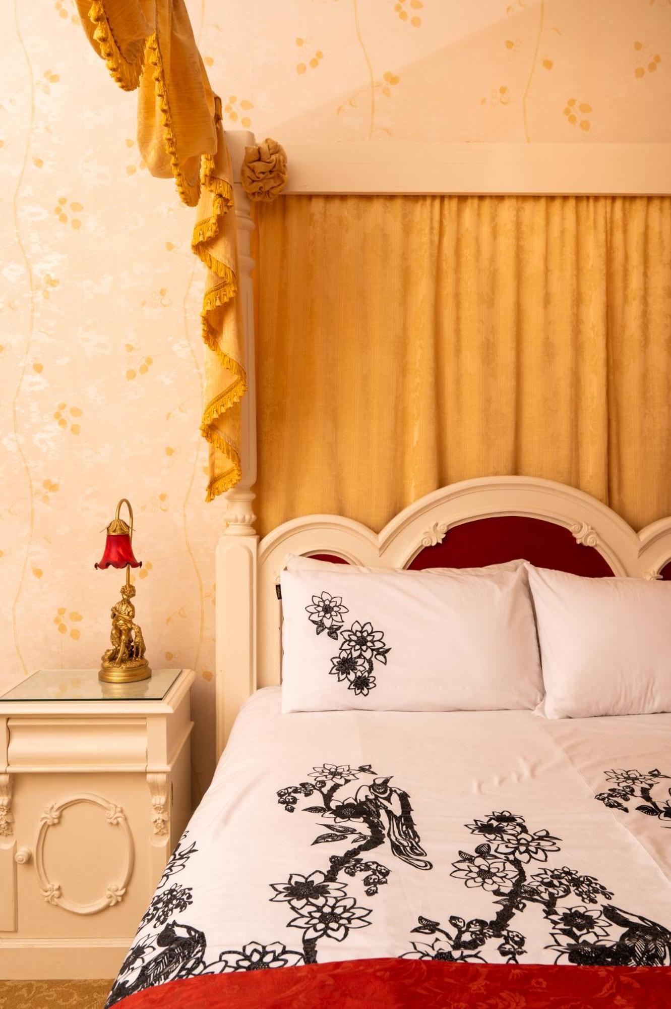 Enchanted Manor 5* Niton