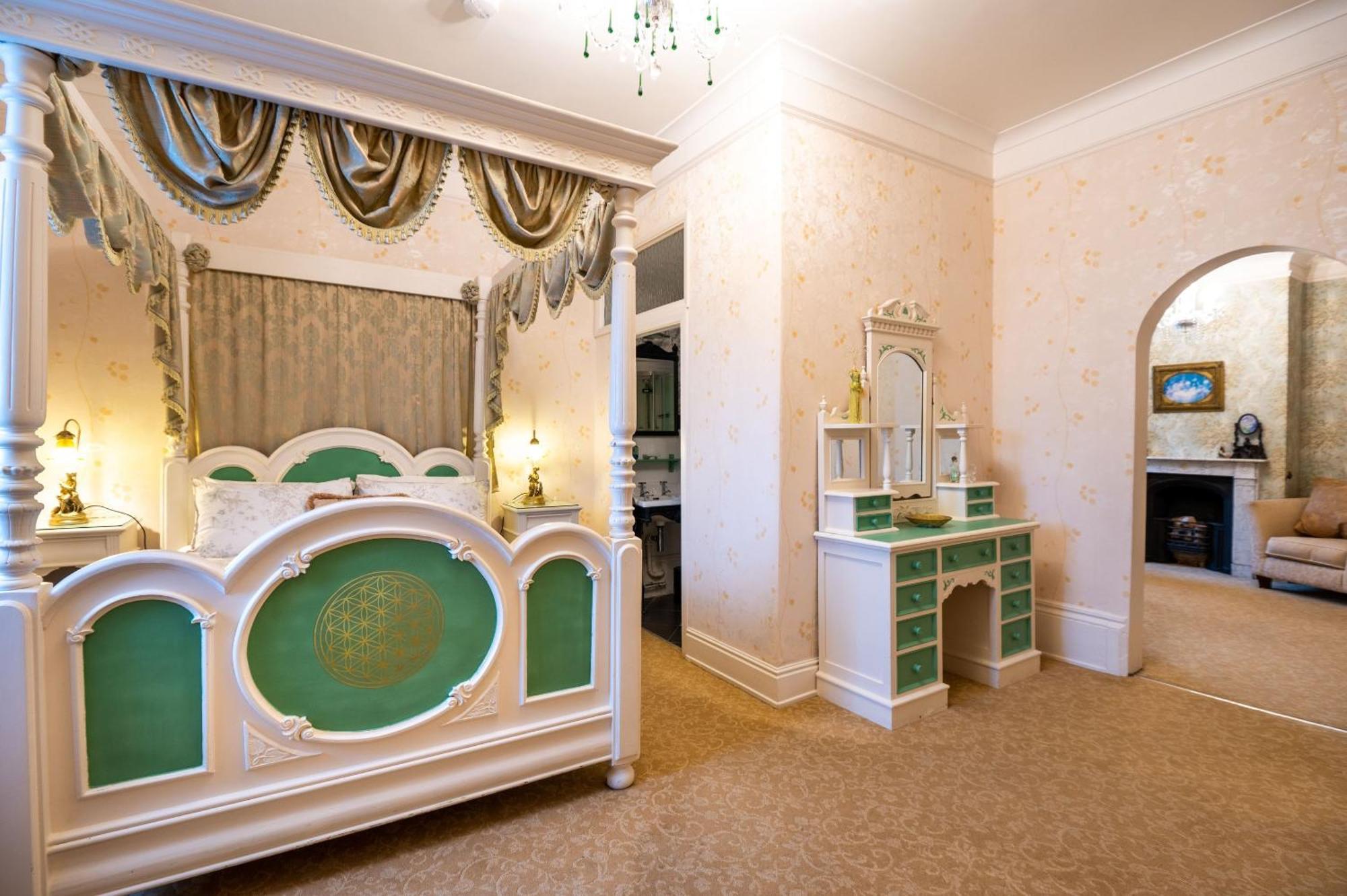 Gasthuis Enchanted Manor Niton