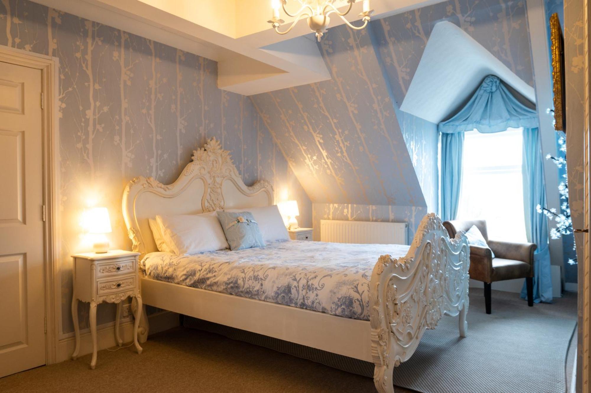 Enchanted Manor Niton