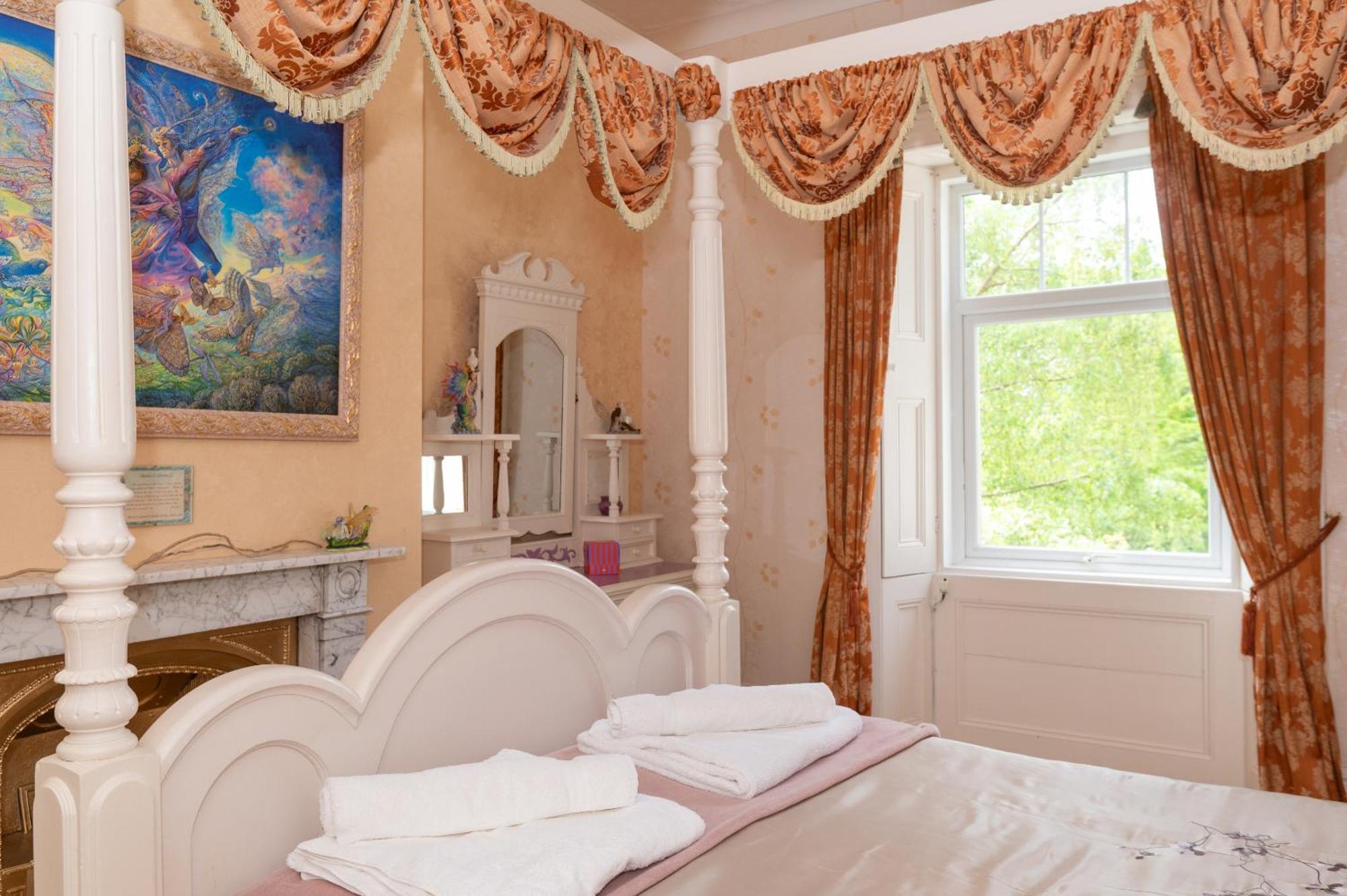 Enchanted Manor Niton